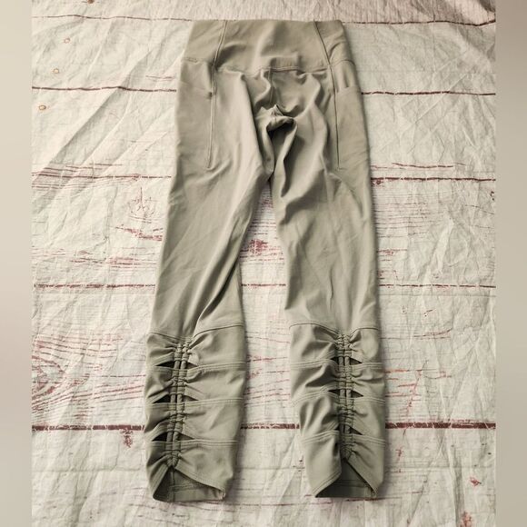 Athleta Salutation Stash Pocket II Cinch 7/8 Tight Size Small - Picture 4 of 6